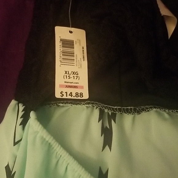 Dress - Picture 5 of 6